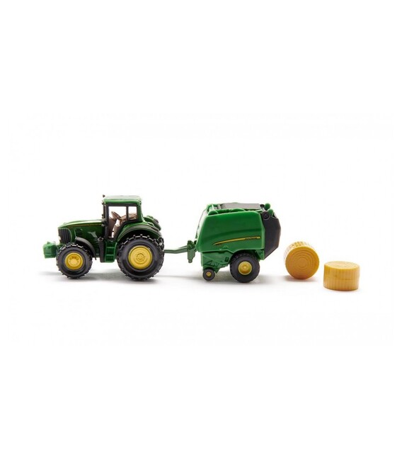 Tractor John Deere cu baloți
